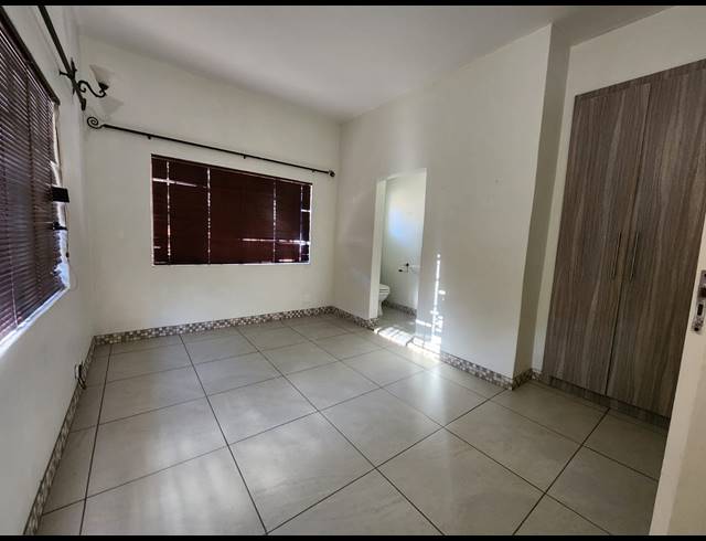 5 BEDROOM TOWNHOUSE FOR SALE IN CASHAN